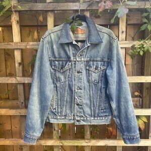 Vintage Levi’s Trucker Denim Jacket Light Wash Classic 90s